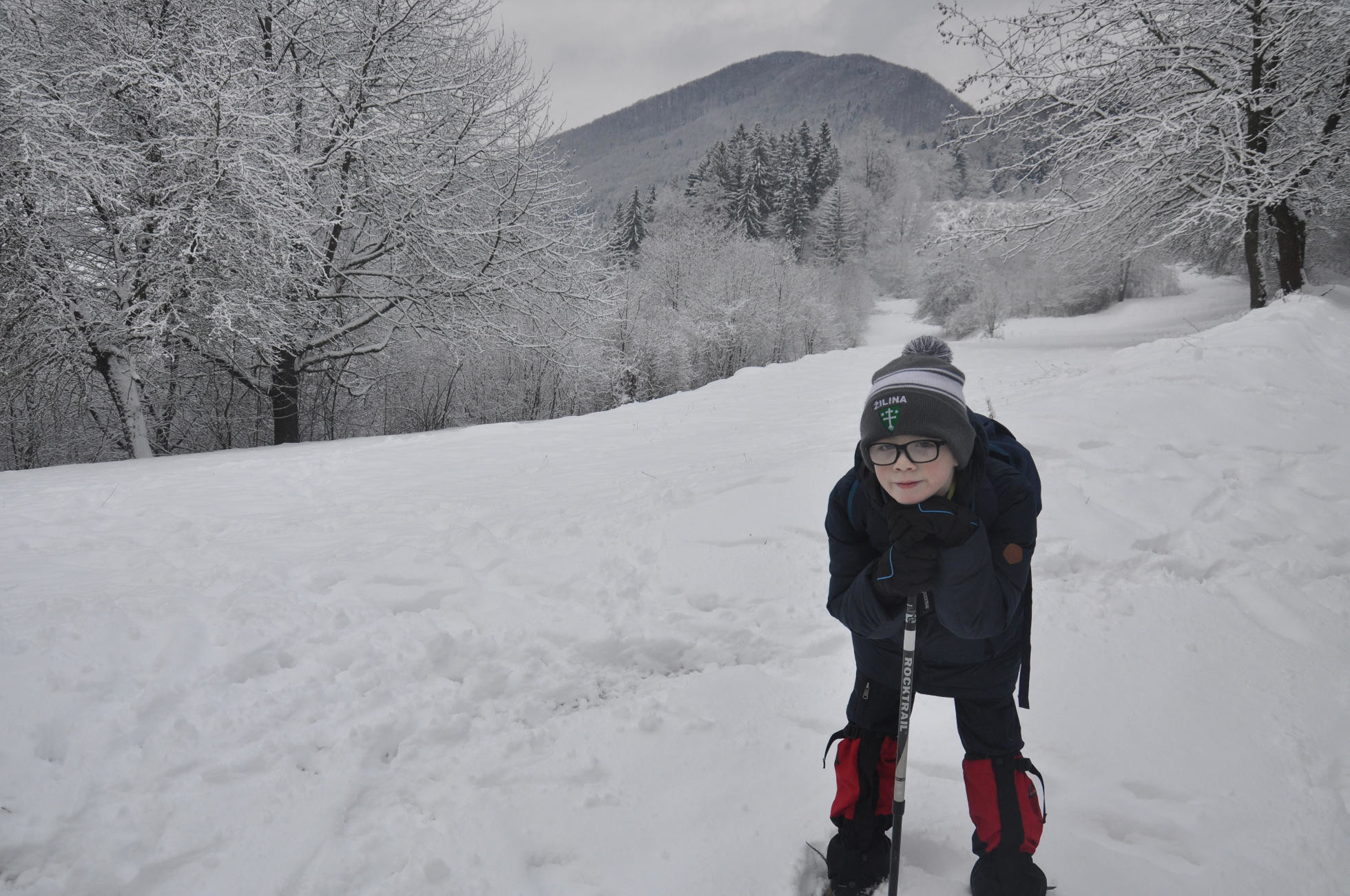 Adamko s Ostrým v pozadí