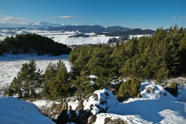 Pohľady zo skalky k Tatrám