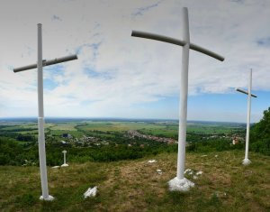 Tri kríže nad Pernekom