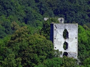 Hrad Dobrá Voda zo Slopov