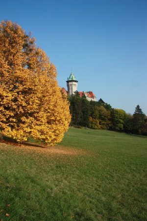 V podzámčí