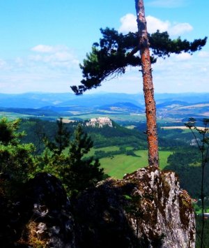 Lietavský hrad a Lysá hora z Bielej skaly